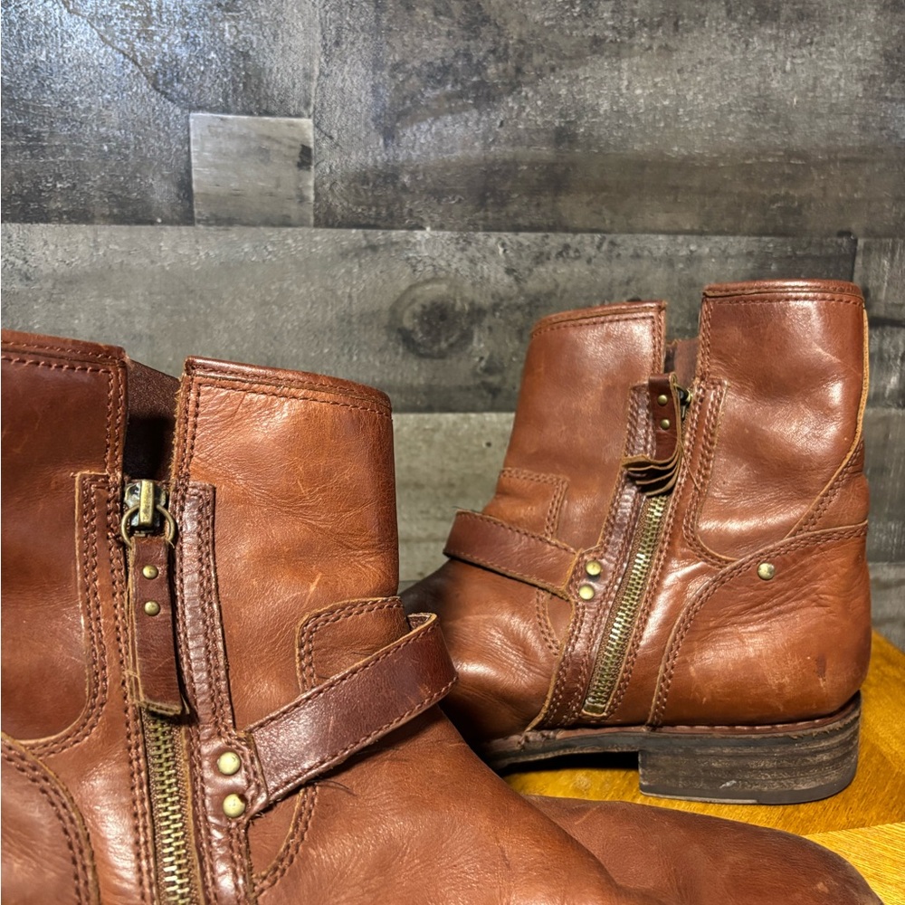 UGG Australia Women’s Fabrizia Short Brown Leather Harness Ankle Boots Sz 10 - Picture 4 of 9